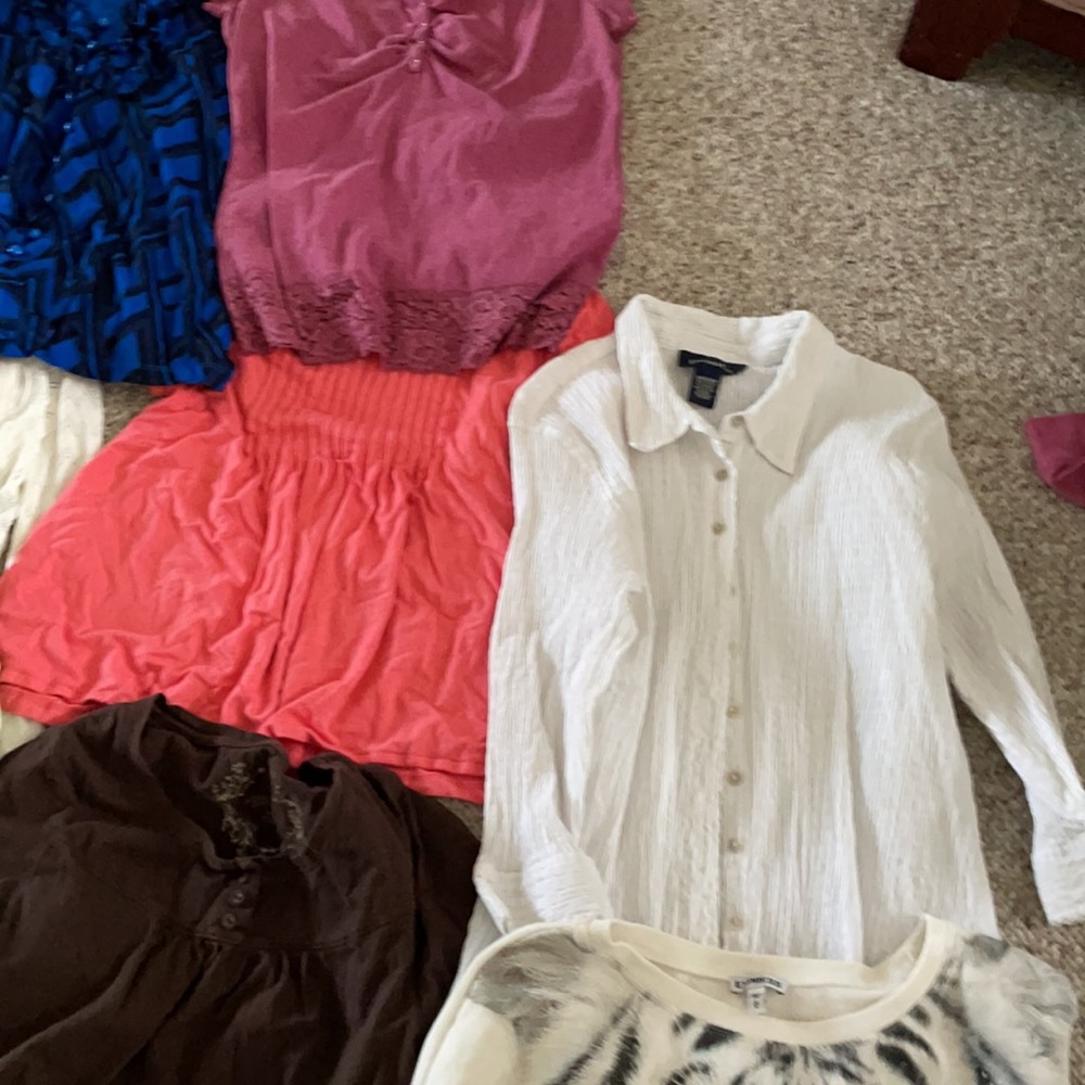 Random Clothes Bundle Size Medium - image 6